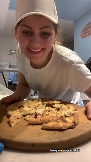 I love 🍕🍕🍕 #pizzalover #ilovepizza #pizza #food #asmr #neiperte #viralvideo