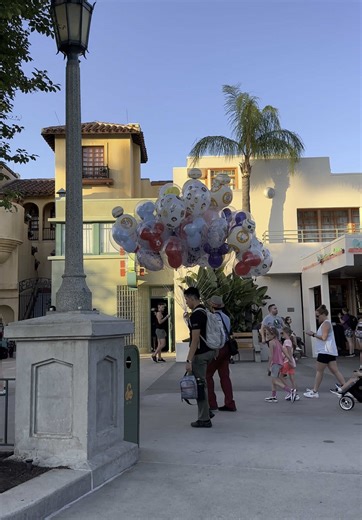 Disney Balloon Bouquet: A Magical Gift Experience