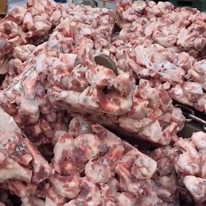 Full process of making glue from horse bones | Jacky Álvarez / Futbolista