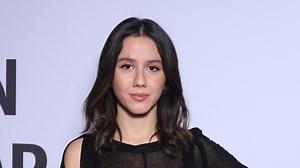 Anaïde Rozam (Culte) divine dans une robe transparente qui dévoile subtilement ses dessous