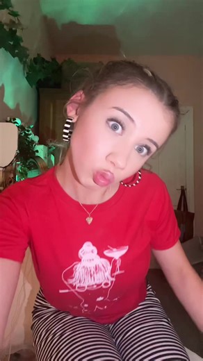 Guys this just isn’t it so I WILL be recovering because I have to do my queen justice At last- Etta James cover ❤️❤️❤️ super cute tee from @In Print We Trust 🥰 #videoviral#blowthisupforme#fyp#singing#soulmusic