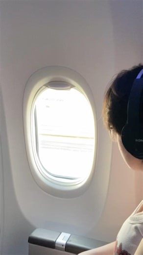 First Time Flying Business Class on Alaska Airlines #flight #businessclass #firstclass #shorts