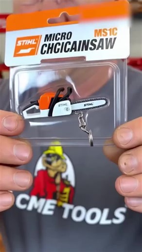 Chainsaw keychain for real outdoor lovers — tough, tiny, and ready to flex your tool vibe anywhere.