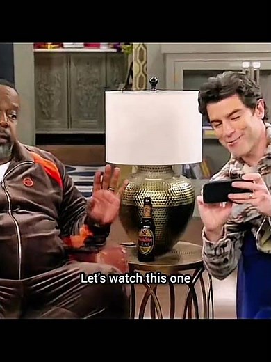 Marty's YouTube Channel | The Neighborhood #clip #funny #bestmoments