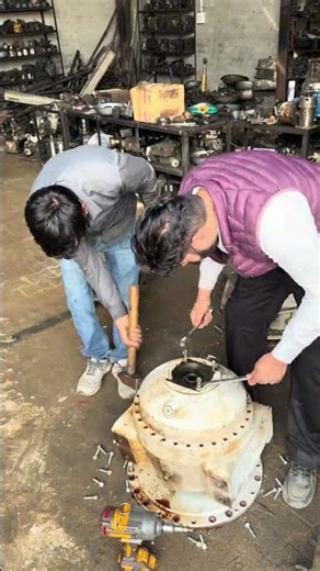 Transit mixer drum gearbox dismantling for repair . #repair #gearbox #transit