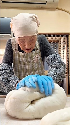 97歳の現役だんご職人としばあちゃんの手作りたみたらし団子🍡【愛知 盛華堂】