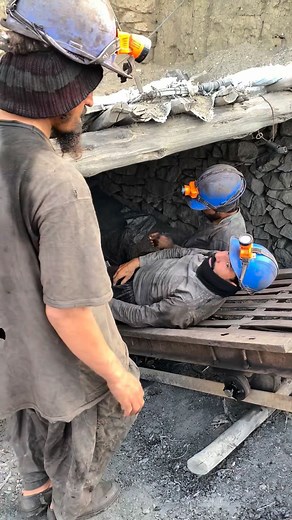 Have you ever seen mining like this? blackdiamond mining underground #minecraft #mining #deepmining #undergroundmining #blackdiamond | Sports World PK