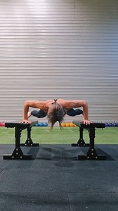 Would you try this?👀 #workout #inspiration #fitness #pushup #challenge #splits #bodyweighttraining #exercise | Natalia Bartholdi