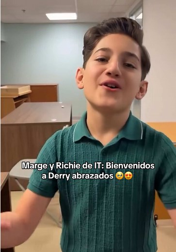 Matilda Lawler (Marge) y Arian S. Cartaya (Richie) de “IT: Bienvenidos a Derry” abrazados. 🥹😍 ¡El dúo más adorable! 😰 CC: @matildalawleractor #marge #richie #it #itwelcometoderry #welcometoderry