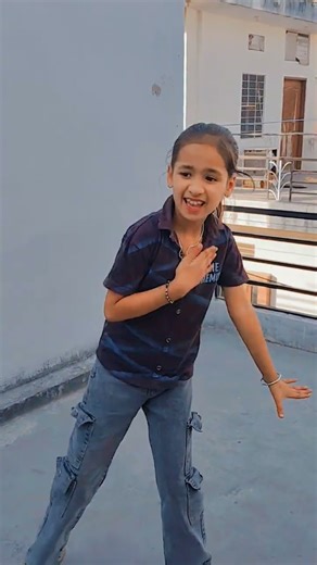 pyar pyar karte karte#dance #dancer #dance #dancecover #dancerlife #dance #nicee