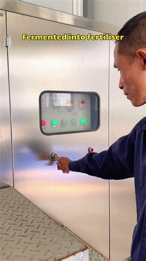 Kitchen waste is treated by our composting machine and fermented into fertiliser.