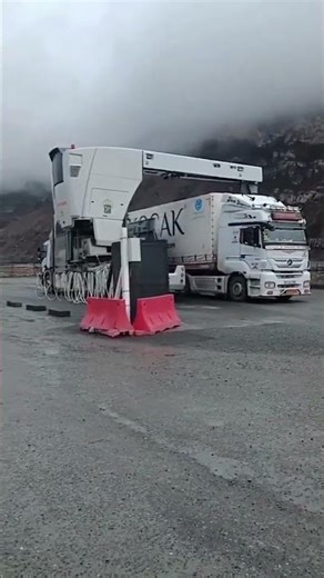 Truck having an X-ray scan at a crossing point