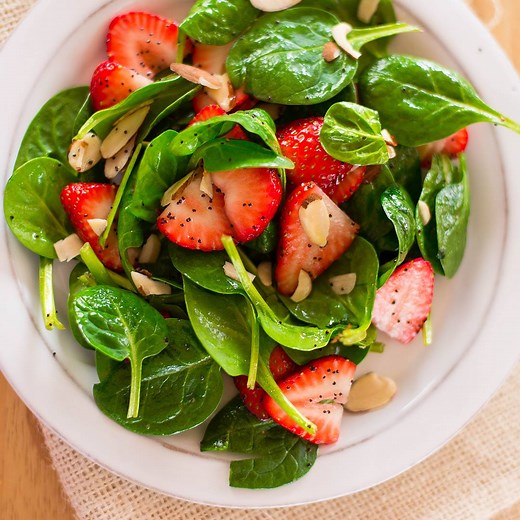 2.9M views · 54K shares | Strawberry Spinach Salad Poppyseed Dressing Written recipe: https://taste.md/2daZjUe | Tastemade | Facebook
