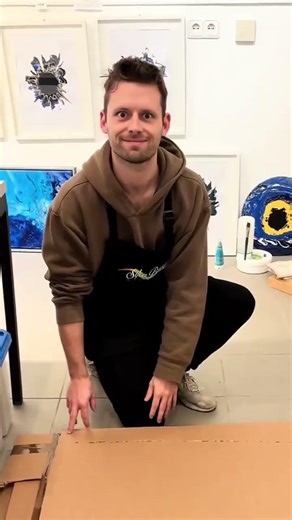 A quick glimpse into how I prepare, pack and ship my sold works 🥰