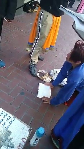 Edomite woman licks the dust off her future Israelite master's feet!