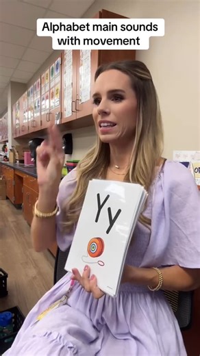 Lisa Elaine Peters - Mrs. Peters’ Class on Instagram: "Alphabet main sounds with movement! •flashcards are available in my TPT along with beginning of the year slides to introduce each letter! Comment CARDS for them straight to your inbox 📥 ♥️ ❤️ 🚨 #scienceofreadinginstruction #learntowrite #scienceofreading #sor #teachingontiktok #teachingideas #mappingwords #blending #segmentingsounds #reading #phonics #teacheractivities #kindergarten #kinderclassroom #firstgrade #writingskills #secondgrade 