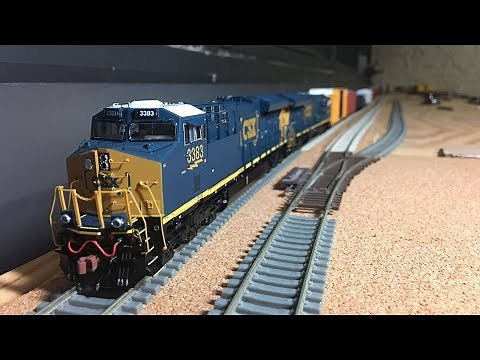 ScaleTrains CSX HO Scale ET44AH GEVO Tier 4 Review and Test Run!