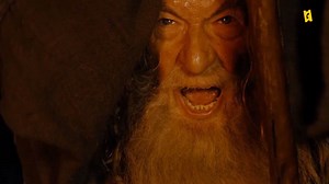 LE SEIGNEUR DES ANNEAUX - LA COMMUNAUTÉ DE L'ANNEAU : "Vous ne passerez pas !" Ian McKellen, alias Gandalf, fête aujourd'hui ses 80 ans ! | AlloCiné