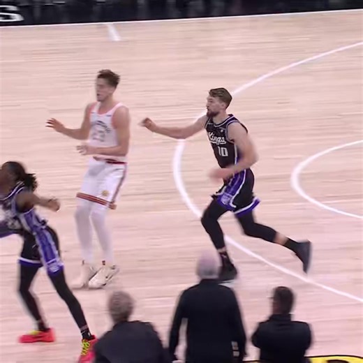 174K views · 3K reactions | Domantas Sabonis with the game-winning steal and dunk!  | Open Court | Facebook