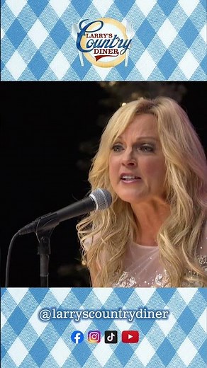 Rhonda Vincent's Cozy Christmas Performance of 'Christmas Time at Home'