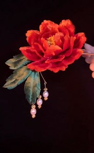 Velvet flowers rank as a traditional handicraft in China. Check out the video to see how silk can be transformed into a transfixing peony. #Craftsmanship #Heritage #FunChina | China Plus Culture