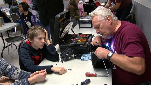 'Right to repair' aims to make gadgets last longer