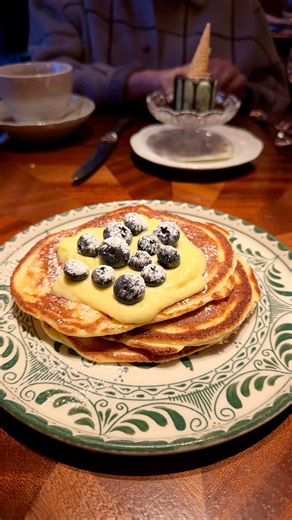 FinanceFoodieNYC on Instagram: "This is one of the best brunch options in Hudson Yards. @locandaverde was fist opened 15 years ago by Robert De Niro and chef @andrewcarmellini in Tribeca and this second location offers the same delicious rustic Italian cuisine. Our favorites were the sheep’s milk ricotta with truffle honey, fusilli gigante with basil pesto, and frittata with roasted tomatoes and buffalo mozzarella. . . . #hudsonyards #restaurantreview #nycfood #italianfood #nycbrunch"