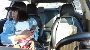 ARABAYA VURDU YOLCUMU DARP ETMEYE ÇALIŞTI POLİSİ GÖRÜNCE TOPUKLADI | Ali Kaçar