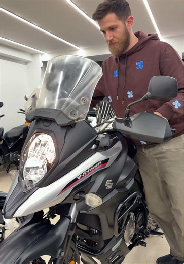 Suzuki Vstrom 650 μεταχειρισμένο στο #motovinios 🏦Υπάρχει η δυνατότητα δόσεων και 📯 Γίνονται αποστολές πανελλαδικώς #suzuki #vstrom650 #vinios #fygr