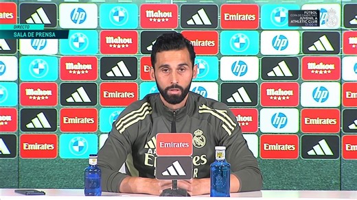Pues nada, si no se pelearon con palos de golf tampoco es tan grave... Menudo portavoz tiene el Real Madrid. Surrealismo puro lo de Arbeloa.