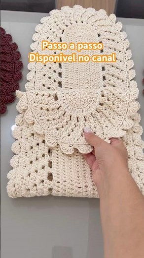 Crochet table runner with embossed pattern, step-by-step crochet table runner tutorial.
