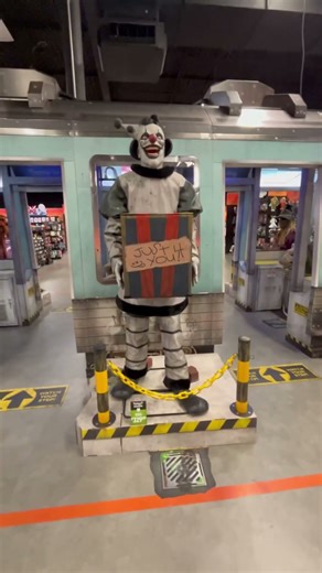 Checking out the newest animatronic ‪@spirithalloween‬ “Monkey Business”￼ #halloween