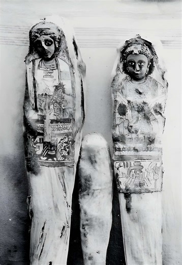 Early 1900s Photos of Newly Discovered Egyptian Artifacts