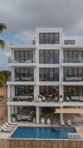 Luxury Shipping-ContainerMansion | ModularTropicalParadise🌆🌆