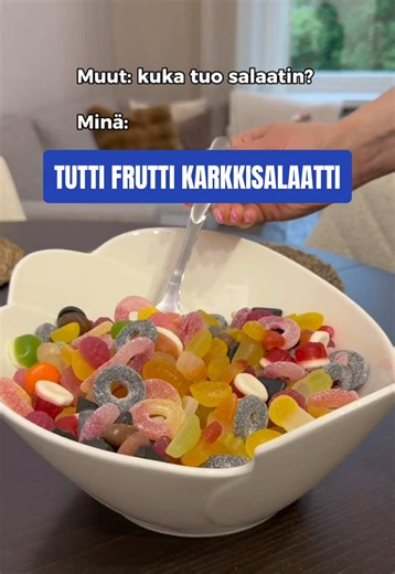 Tässä sulle merkki tehdä kesän värikkäin karkkisalaatti! 👀 Psst. Tutti Frutti -ostoksilla keräät pisteitä kesän makeimpiin fanituotteisiin. 🌞 #fazersuomi #fazertuttifrutti #karkkisalaatti #kesäsalaatti #karkki @Fazer Tutti Frutti