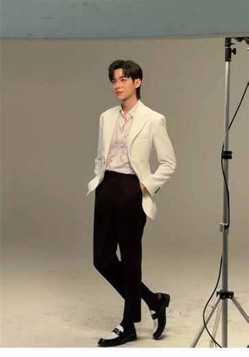 first look at the wadrobe of ‘Dr.Song’ from “Your Third, the series” first fitting. so excited! 🤍 เปิดลุคแรกของ ‘หมอสอง’ จากเรื่อง “ที่สามของเธอ” เป็นกำลังใจให้โอมด้วยน้า