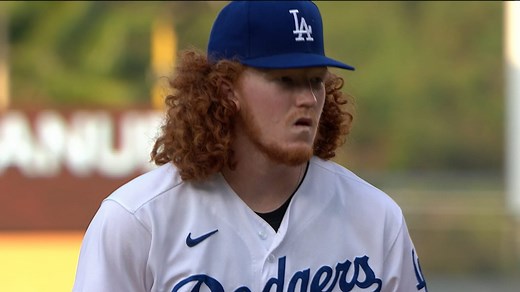 May lanza pelota de una carrera