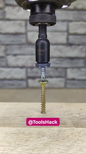 Be sure to remember this trick - How to drive a screw if you don't have the right bit 🧑‍🔧🔧🔩⚒️🛠️✅ . . . . . #reelsfb #toolstour #5minutescraft #hacksandtips #5minutecrafts #drillingtools #WorkshopTools #diytools #lifehacks #short | Tools Hack