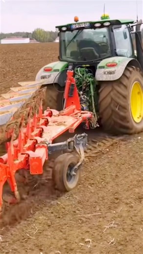 John Deere tractor deep plowing in the field #johndeeretractor #deepplowing #farming