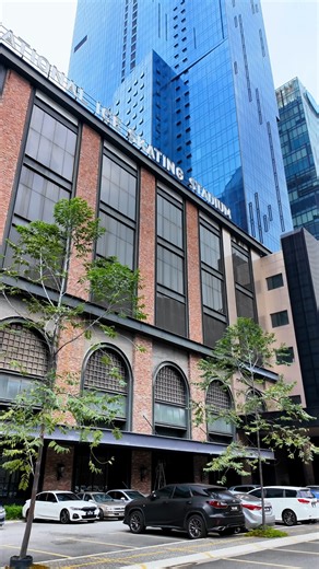 HCK Capital Group on Instagram: "YOUR FRONT ROW SEAT TO LIVING LARGE Right above Hextar World Mall, Platinum Premium Suites transforms everyday access into a vibrant lifestyle and endless opportunities. #PlatinumPremiumSuites #EmpireCity #HextarWorldMall #TheExploratorium #HCKTower #coworkingspace #propertyinvestment #propertyinvestor #smartinvestor"