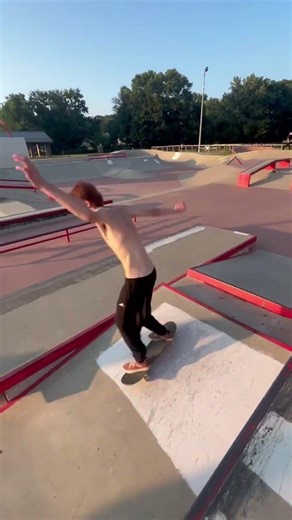 #skateboarding 🛹 repost because the last one got 9 views