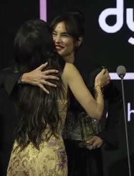 Hande Erçel: The Ultimate Style Icon of 2024! ✨ #HandeErçel #ElleStyleAwards #FashionIcon #shorts