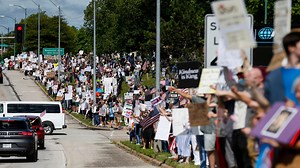 Thousands participate in Springfield 'No Kings' protests, remain peaceful