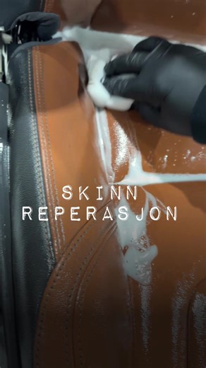 I over 17 år har vi spesialisert oss på skinnreparasjon og reparerer alt av skader fra kunder over hele landet 💪 Disse Volvo setene var godt brukt og hadde 5 hull. Resultatet ser du i videoen 👊 #poleringskongen #lakkogbilpleiesenter #skinnreparasjon