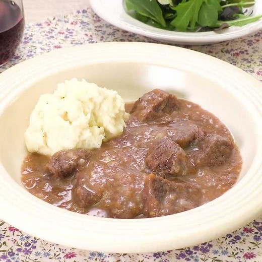 簡単にやわらかく！ 圧力鍋で牛肉の赤ワイン煮のレシピ動画・作り方 | デリッシュキッチン