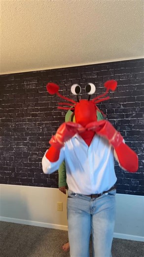 HaneyHouse on Instagram: "#funny #asl #signlanguage #spongebob #mrkrabs #plankton"