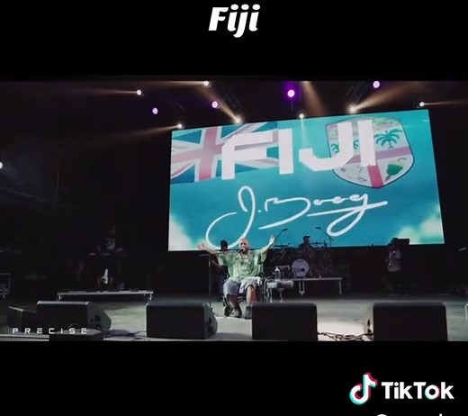 Fiji Live in Concert – Jowenna Performance