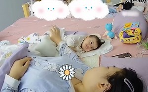 Không sao con, sáng nào tỉnh giấc bố cũng nhìn, dần rồi sẽ quen thôi 🫢 Video: Bé Pachichi | Cùng Con