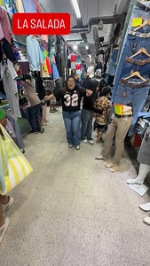 En La Salada vas a encontrar el local de @reyvit_jeans en Punta Mogotes pasillo 7 puesto 56 y en flores bogota 3245 local 9 en galería calacoto. Hacen envíos a todo el país y sus prendas no sólo son de gran calidad sino que su precio es súper accesible. Su contacto es 1123671028. | Elyflores2020oficial