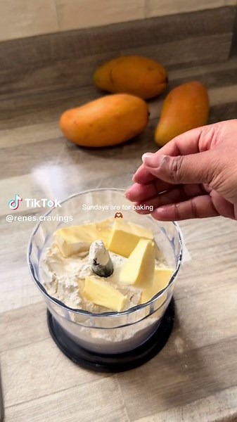 Delicious Mango Crumb Bars Recipe